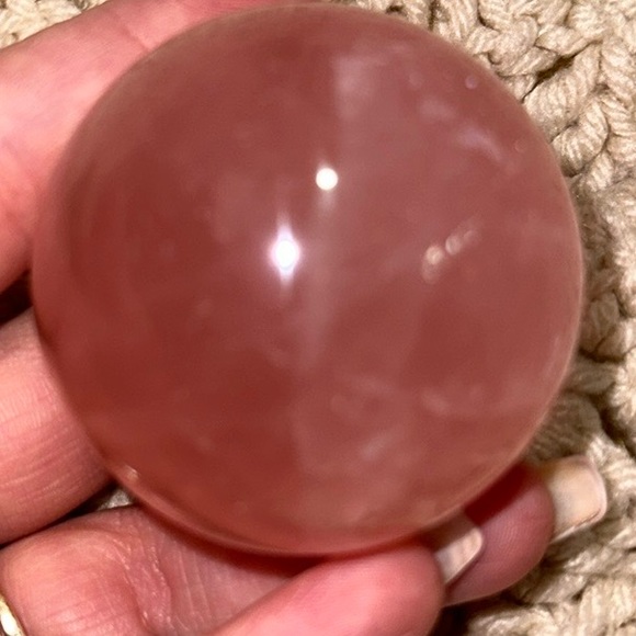 Star Rose Quartz - High Quality Rose Quartz Sphere with Asterism - Deep Coloring - Picture 3 of 8